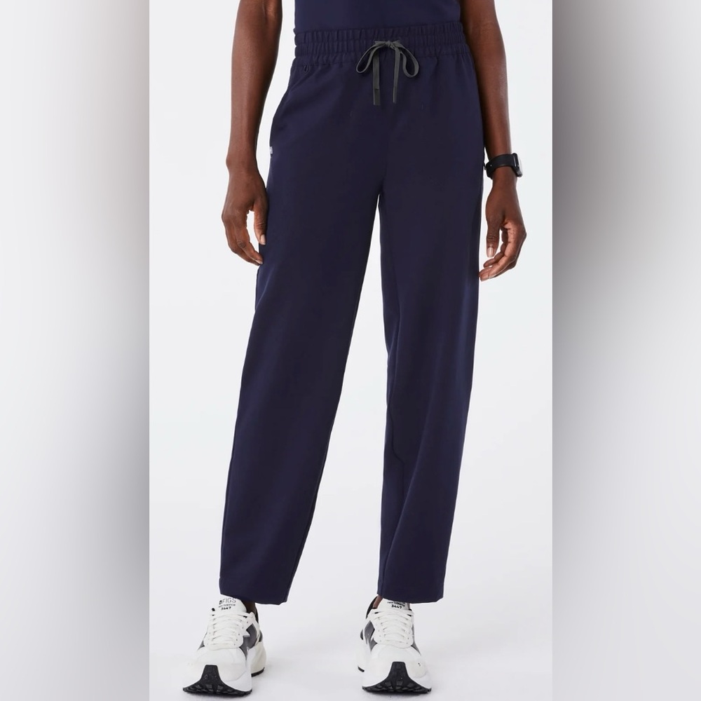 Figs Sheridan Relaxed Barrel Scrub Pants in Navy